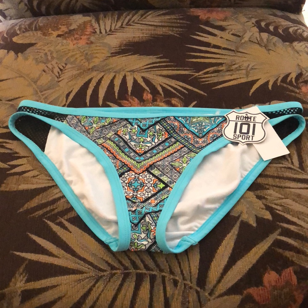 NWT bathing suit bottom size Large